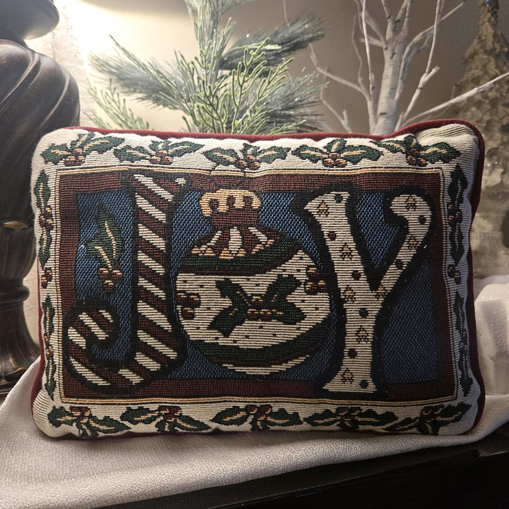 "JOY"  Tapestry Throw‎ Pillow Decorative Accent Christmas Adorable Classic EUC
